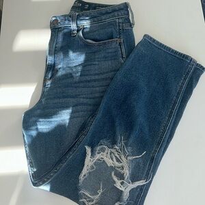 Hollister Ultra High-Rise Vintage Mom Jean